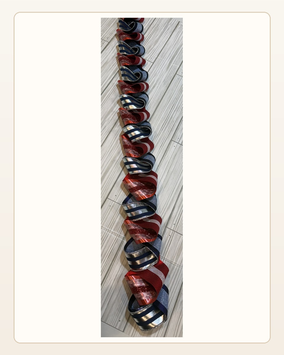 MUM-SESSed handmade Crazy Loops Braid sample — varied overlapping loops in school colors